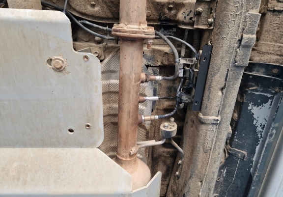 Protezione di acciaio per sensori DPF Toyota Hilux 