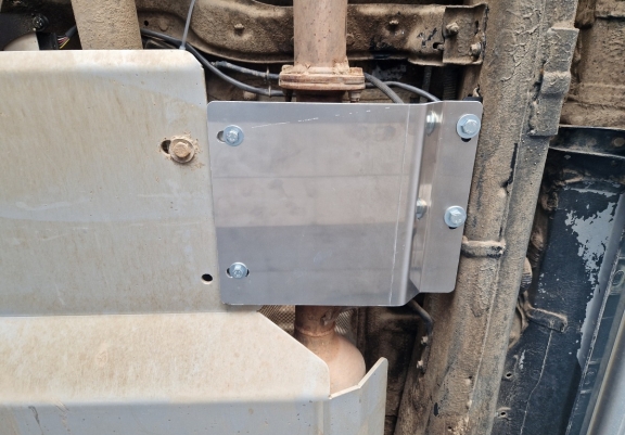 Protezione di acciaio per sensori DPF Toyota Hilux 