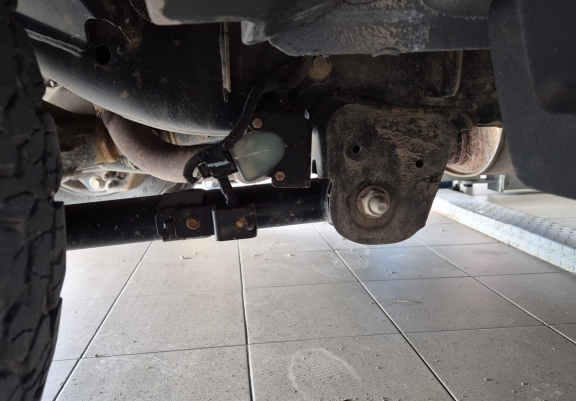 Piastra paramotore alluminio sensore sospensione posteriore Ford Ranger Raptor