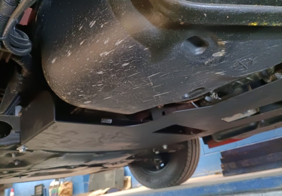 Piastra catalizzatore/cat lock di acciaio Nissan Interstar